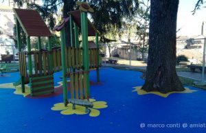 Piancastagnaio. Giardini Nasini, ecco la nuova pavimentazione per l’area giochi