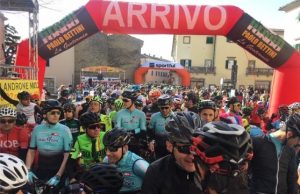 In 1300 a pedalare al fianco di Bettini nella Green Fondo