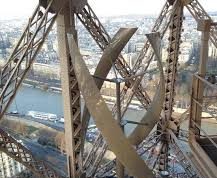 Rinnovabili: turbine eoliche e solare installati sulla Torre Eiffel