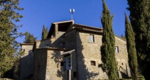 Ventisei boschi, poderi e immobili agricoli in cerca di progetto.