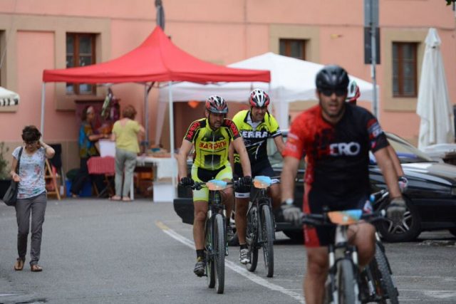 Gara notturna in mountain bike