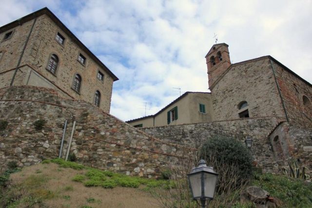 Montegemoli ricorda i caduti con un monumento