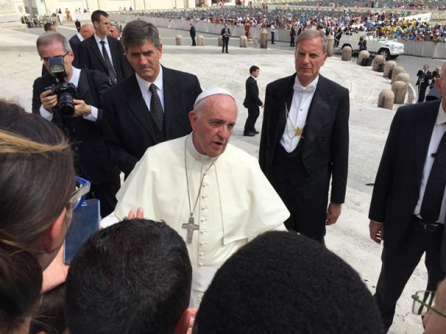Papa Francesco accoglie gli operai della Smith