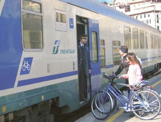 In bici col treno, arriva il bonus acquisto bici per i pendolari