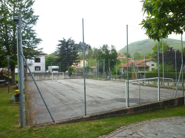 Bagnolo: il Comune cambierà volto al campo sportivo con il pratino in erba sintetica e porte regolamentari per il calcetto