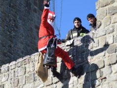 Piancastagnaio. Il “Babbo Natale Pompiere”, regala il sorriso a tutti i bambini e alle maestre delle scuole elementari