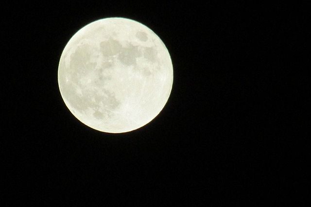 Versi in rima al lume della 'Luna nuova'