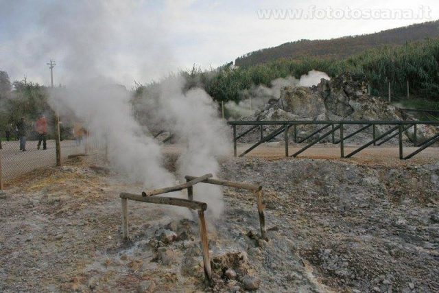 Turismo a Castelnuovo Val di Cecina: Escursioni alle Fumarole di Sasso Pisano
