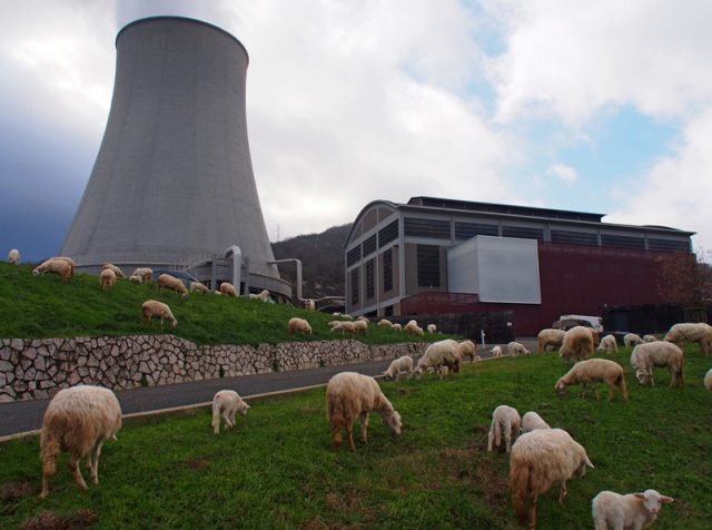 Il trekking geotermico a Sasso Pisano chiude con le centrali aperte