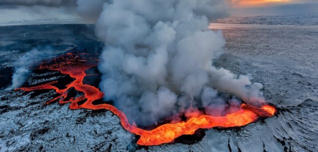 Geotermia dai vulcani: l'Islanda ci riprova