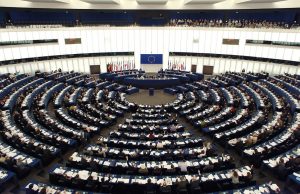 Nuovo pacchetto clima-energia UE c’è chi guarda al futuro e chi frena