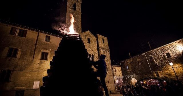 Abbadia S. Salvatore. La Città delle Fiaccole con la “Voglia di Natale”