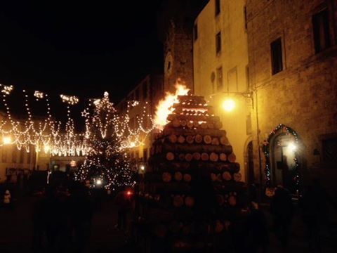 Turismo a Santa Fiora: La Fiaccolata del 30 Dicembre 2016