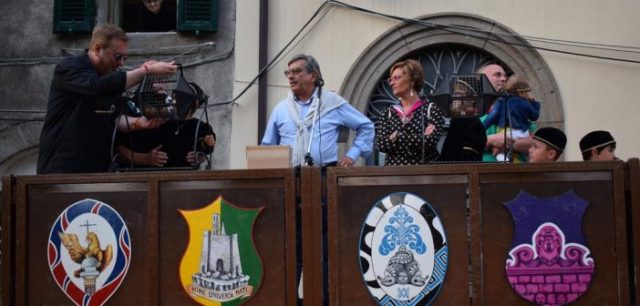 Castel del Piano. Palio: la sorte strizza l’occhio a Storte e Borgo. Un soffio di vento in piazza