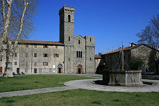 Turismo. Abbadia: montagna, miniera e abbazia