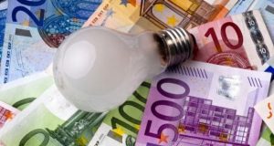 Energia, dal 1° aprile bolletta elettricità aumenta del 2,9%, cala invece il gas