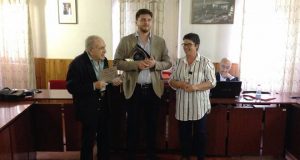 Monterotondo M.mo: 60 anni di professione: il sindaco premia il geometra Franco Rufini