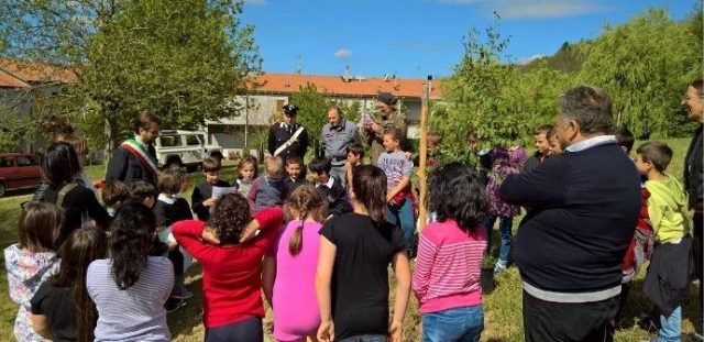 Santa Fiora. A Marroneto, 15 nuove piantine a dimora, nella tradizionale “Festa degli Alberi”
