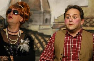 Radicofani. Con il vernacolo fiorentino di “Fiori d’arancio” e con “Sulle strade dell’Eroica”, un sabato tra teatro e motori