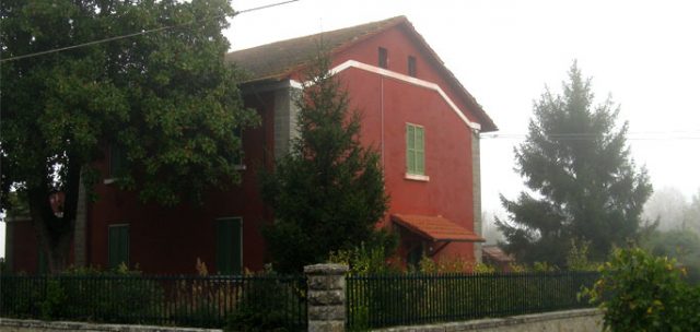 Toscana: Undici immobili all'asta il 25 maggio: case cantoniere, una colonica, appartamenti e un fondo