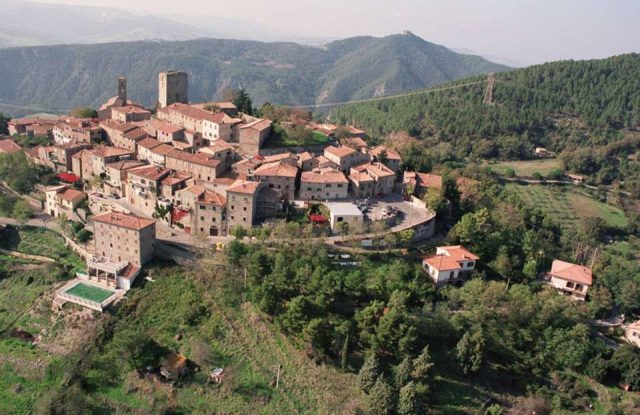 Turismo, Castelnuovo Val di Cecina: Angoli nascosti di Montecastelli Pisano