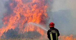 Incendi, firmato da Rossi lo stato di emergenza regionale