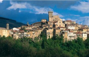 Arcidosso: il comune ha acquistato 9 defibrillatori per esterno, 3 destinati al capoluogo e 6 alle frazioni