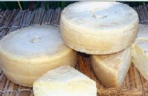 Latte ovi-caprino, intervento da 2 milioni di euro per il rilancio del settore