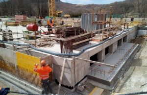 Santa Fiora. Piscina geotermica: proseguono i lavori, completate le strutture in cemento armato.