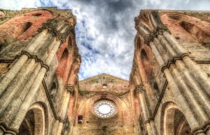 Visitare l’Abbazia di San Galgano: il mistero della spada nella roccia