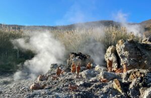 Geotermia: il presepe delle Fumarole per augurare Buon Natale dal Cuore Caldo della Toscana